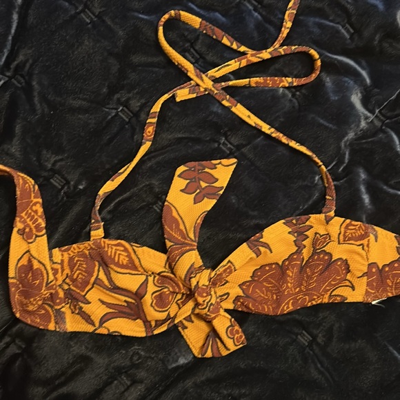 Sezane Palmera Bikini Top and Bottom - Picture 9 of 10